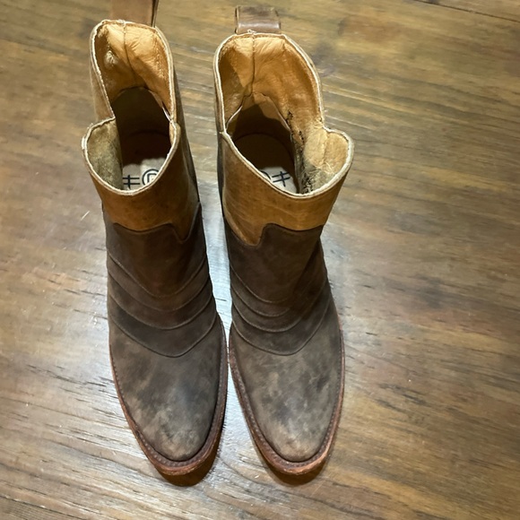 Corral Women's Boots Circle G by Corral Distressed Chocolate Ankle Boots 7.5 - Picture 8 of 9